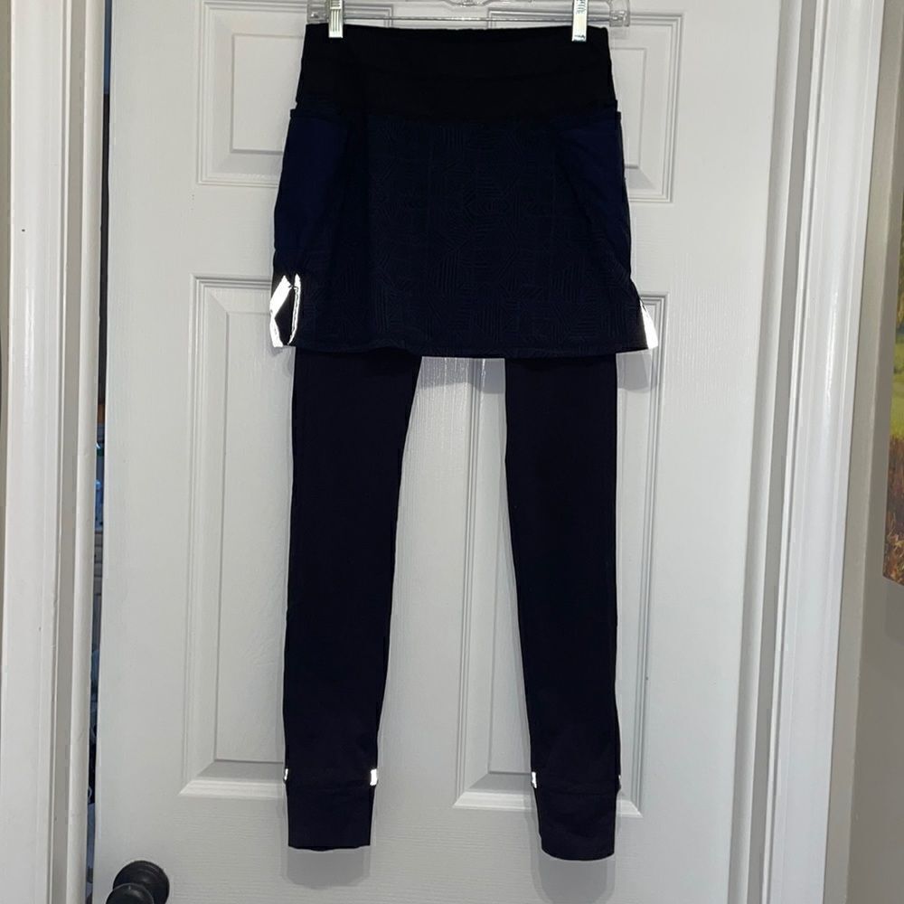 Athleta 2 in 1 Fleece Lined Skirt with Leggings - Geometric Print
